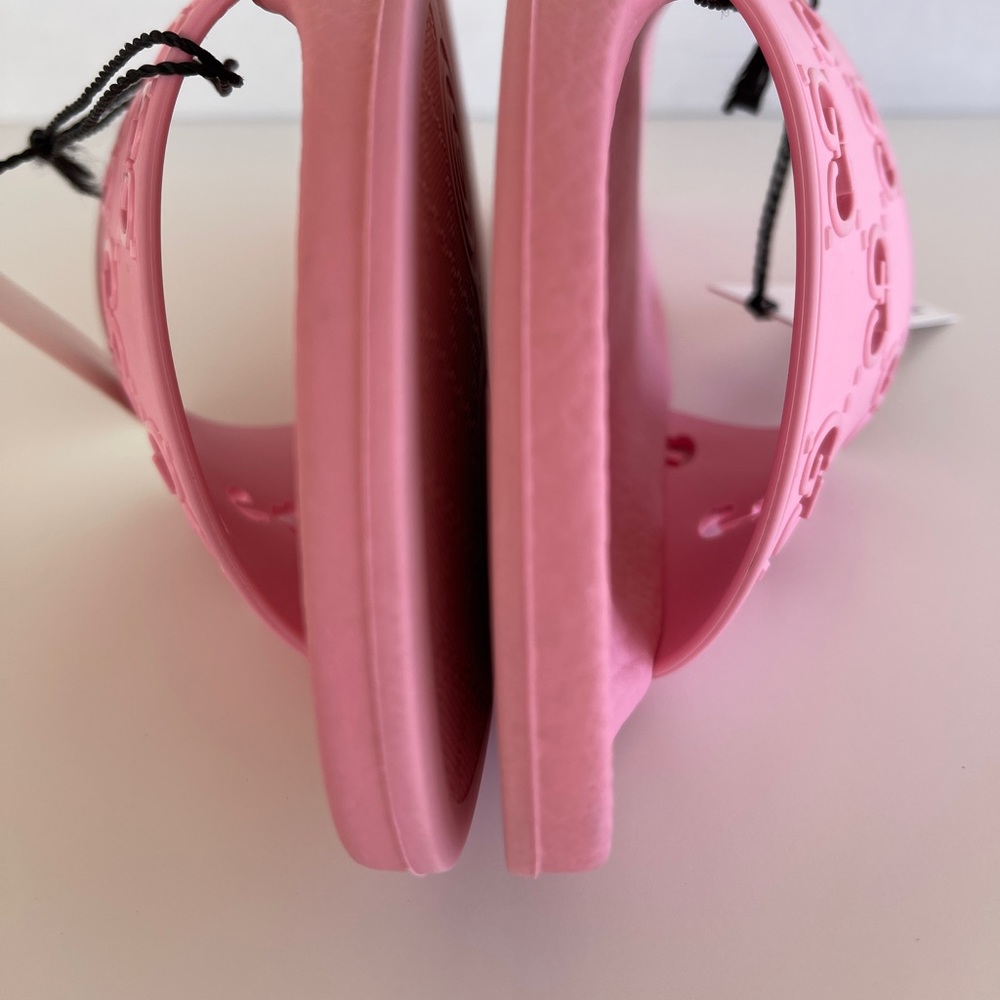 Gucci Pursuit GG Slide Sandals - Picture 8 of 11